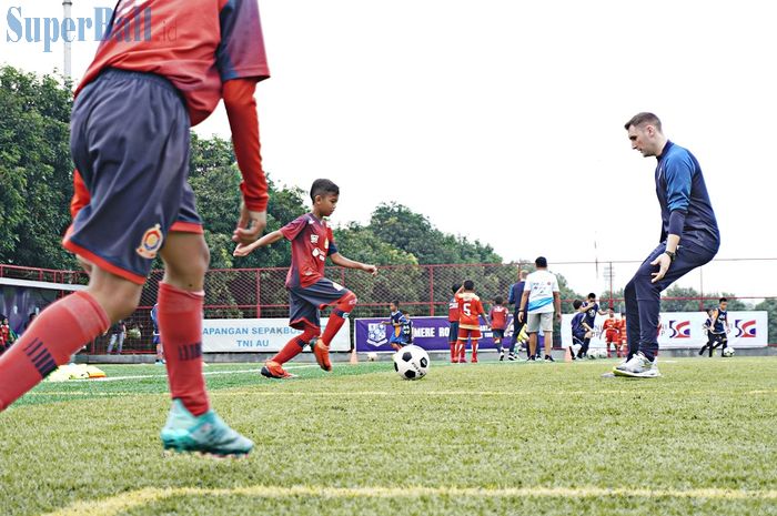 Tranmere Rovers mengadakan turnamen sepak bola U-15 dan coaching clinic di Lapangan Aldiron, Pancoran, Jakarta Selatan