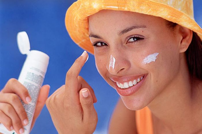 Sering Salah Inilah Cara Memakai Sunscreen Yang Benar Agar Tidak Terbakar Dan Kanker Semua Halaman Nakita