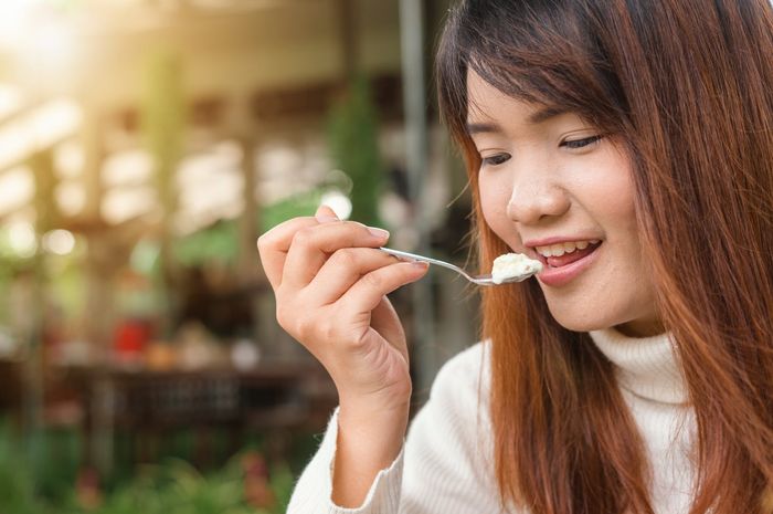 Probiotik bisa bantu turunkan kolesterol.