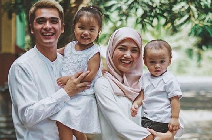 540 Gambar Romantis Keluarga Kecil HD Terbaik