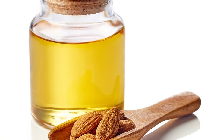 Penuh Nutrisi, Ini 4 Manfaat Baik Minyak Almond untuk Kulit
