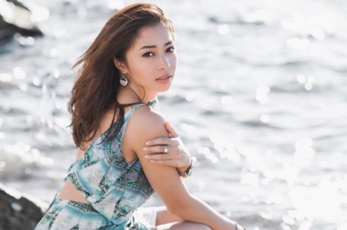 Tampil Bernuansa Hitam, Gaya Nikita Willy Makin Elegan dan Glamor Banget!