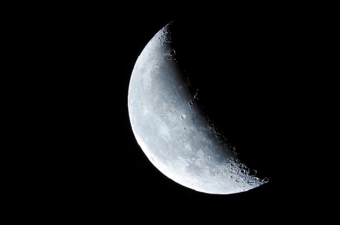 9 Fakta Menarik Tentang Bulan yang Terlihat Berubah Bentuk - Bobo