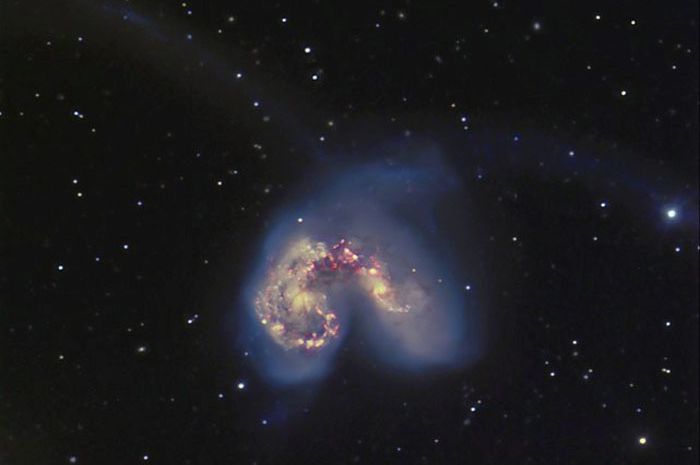 Galaksi Antennae, Hasil Tabrakan 2 Galaksi Besar Bobo