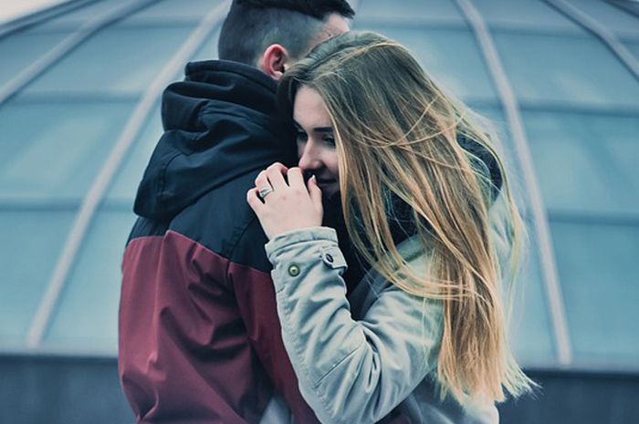 900 Koleksi Gambar Romantis Berpelukan HD Terbaik