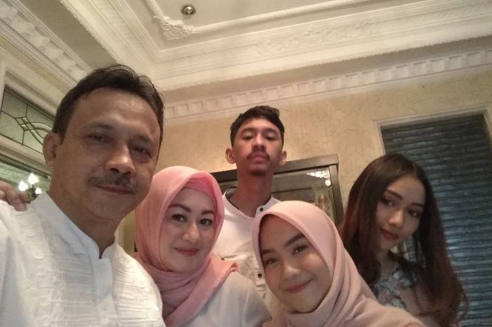 Tak Kalah Cantik dengan Sang Kakak, Begini Potret Putri Bungsu Adi Bing
