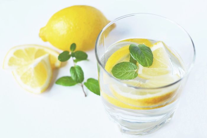 Jangan Remehkan Ini Keuntungan Rutin Minum Air Lemon Selama
