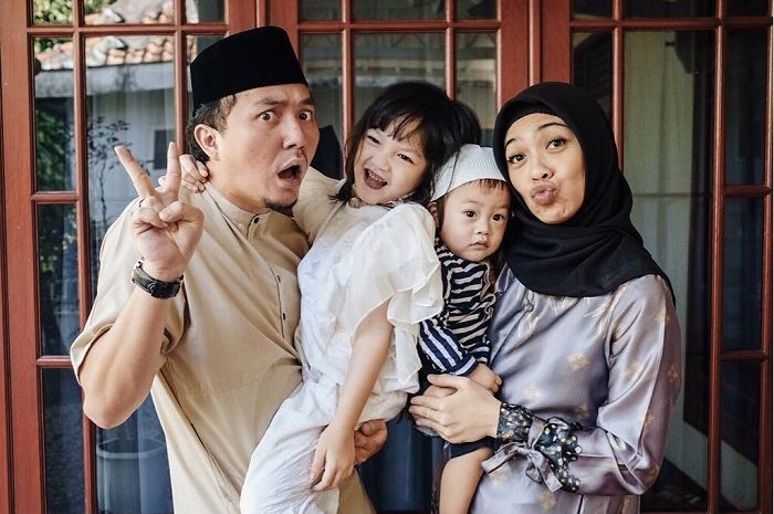 Membahas Profil Ananda Omesh Menikah Terupdate