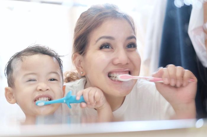 Cara Tya Ariestya Ajarkan Kebiasaan Gosok Gigi Pada Kanana Bisa Dicontoh Nih Cara Tya Ariestya Ajarkan Kebiasaan Gosok Gigi Pada Kanana Bisa Dicontoh Nih