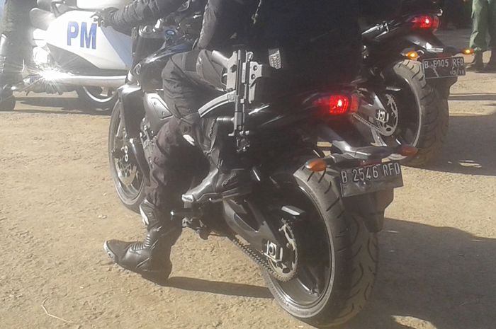 Senjata MP-5 Paspampres bermotor

