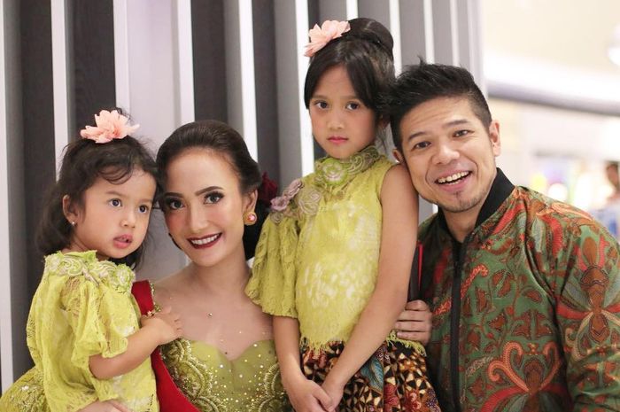 85 Gambar Romantis Ulang Tahun Pernikahan HD