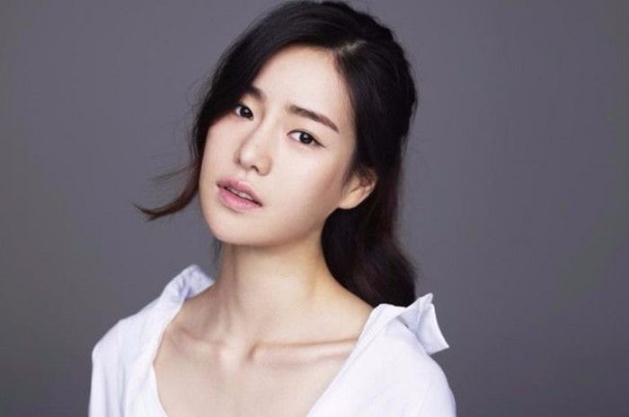 enam bulan jalin hubungan asmara aktris lim ji yeon putus enam bulan jalin hubungan asmara aktris lim ji yeon putus