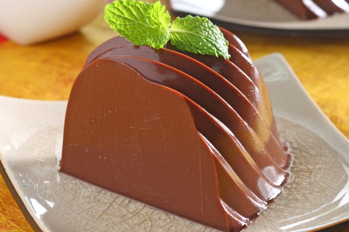 Ilustrasi puding cokelat.