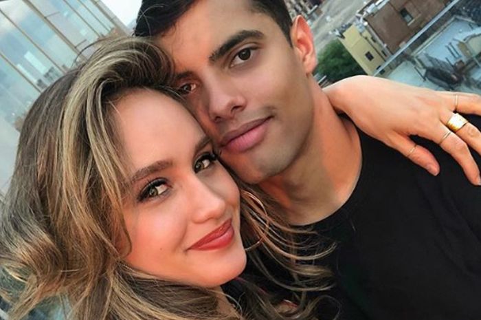 Foto Syur Bersama Pacar Bule Di Ranjang Tersebar Luas, Potret Cinta Laura saat Minum Jus Jadi ...