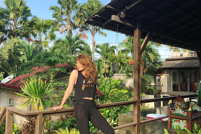 Sering Dibilang Vampir, Cek Isi Villa Mewah Tamara ...