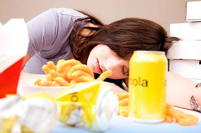 ‘Kok Ngantuk Ya?’ Keluhan Banyak Orang Usai Makan, Apa yang Jadi