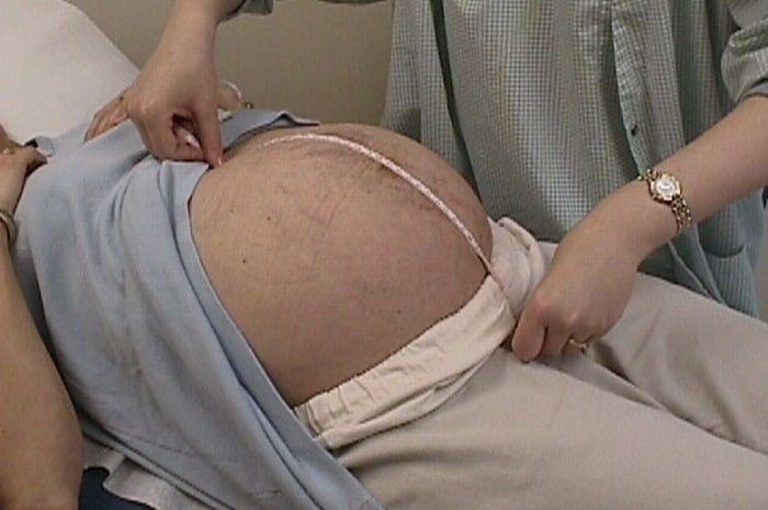 После прокола пузыря через сколько роды. Беременные женщины рожают.