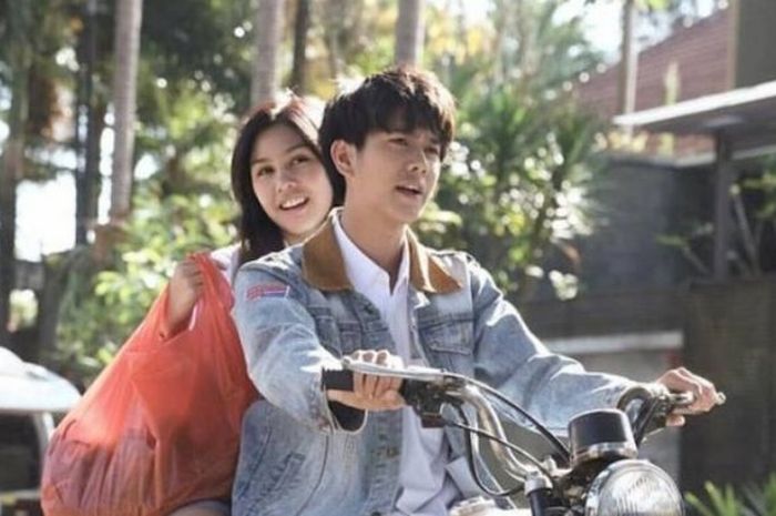 Iqbaal Ramadhan dan Vanesha Prescilla kala beradu akting di film Dilan 1990.