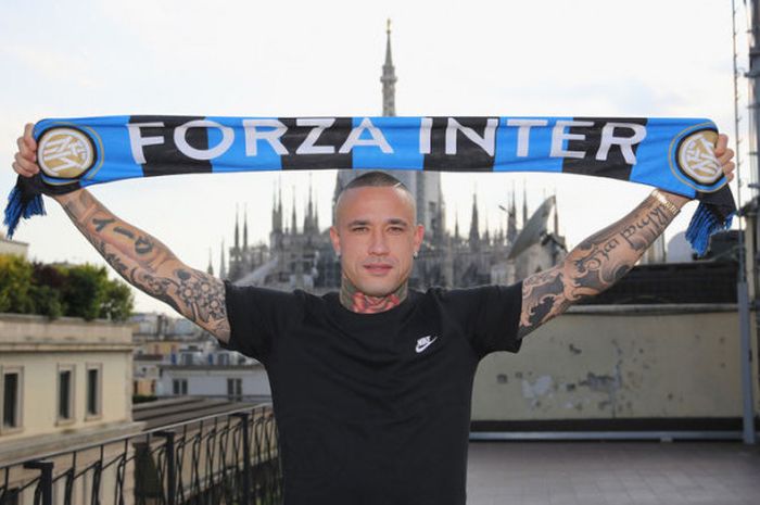 Radja Nainggolan resmi berseragam Inter Milan per Selasa (26/6/2018),