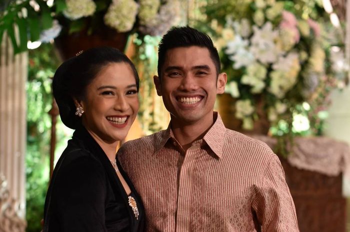Dian Sastro dan suaminya, Maulana Indraguna Sutowo