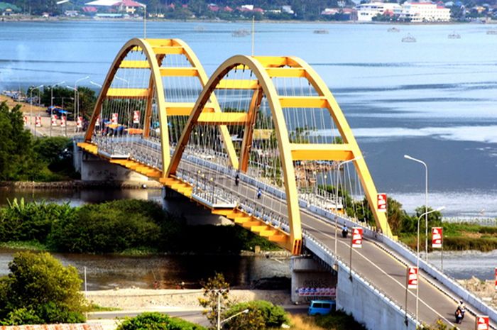 Tsunami Hancurkan Jembatan Lengkung Pertama di Indonesia 