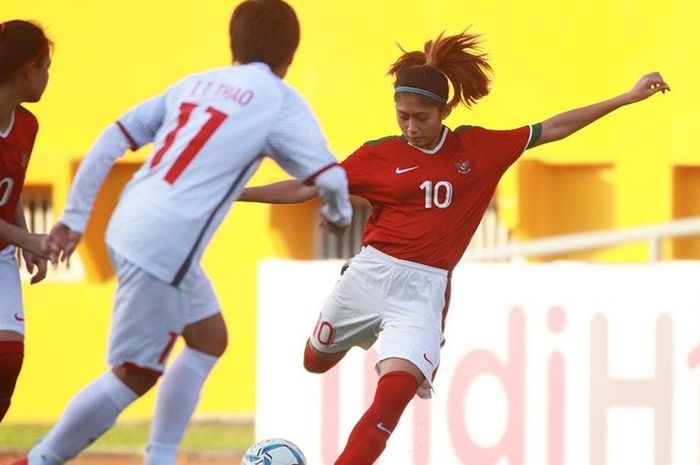 Pemain Tim Nasional Sepak Bola Putri, Zahra Muzdalifah berbagi tips 5 menit aja jaga kebugaran