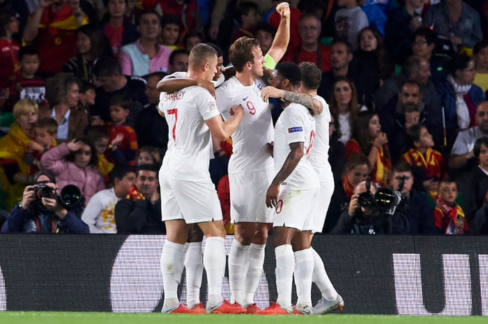 Pemain timnas Inggris merayakan kemenangan atas Spanyol dalam lanjutan UEFA Nations League, Selasa (16/10/2018).