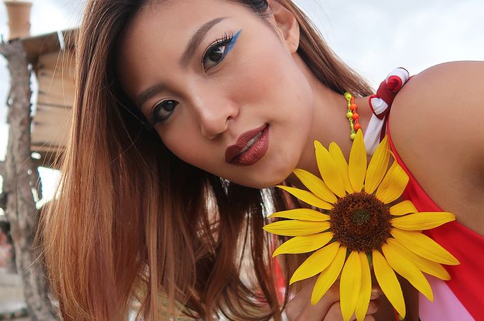 Berani Foto dengan Ular Putih yang Melata di Atas Kepalanya, Patricia