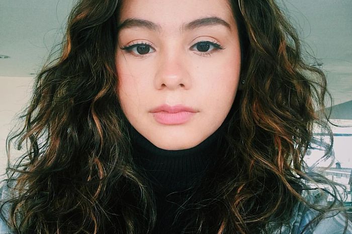 Tiru 6 Hairstyle yang Cocok untuk Rambut Keriting Ala 