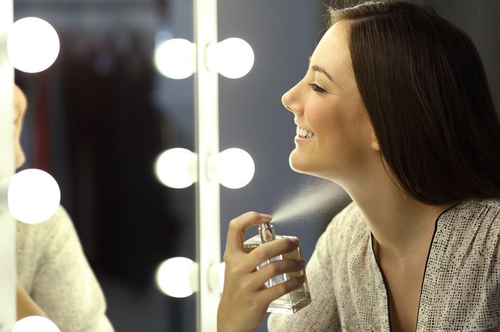 Tak Hanya Bikin Wangi, Ini 10 Manfaat Luar Biasa Menggunakan Parfum - Semua Halaman - Nakita
