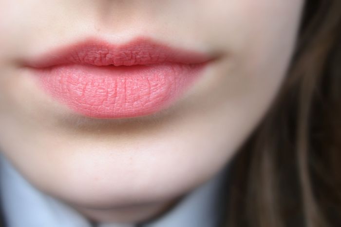 3 Tips Pemakaian Lip Cream Matte Supaya Bibir Nggak Terlihat Cakey Semua Halaman Stylo