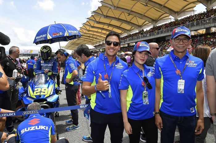 Raisa Andriana dan Hamish Daud saat menyaksikan MotoGP Malaysia, Minggu (4/11/2018)