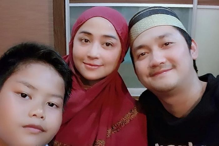 Dewi Perssik, Angga Wijaya dan Felice Gabriel