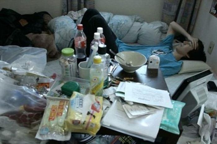 Tak Pernah Keluar Rumah Pria Jepang ini Hidup Berminggu 
