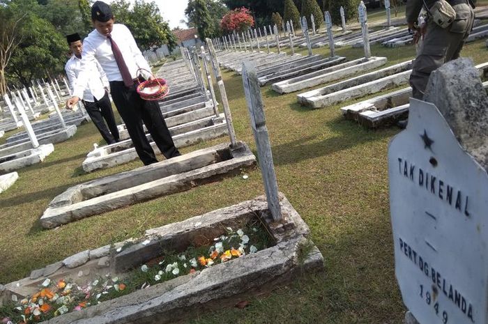 Hari Pahlawan: Kisah para Pahlawan yang Harus Bersemayam Tanpa Makam