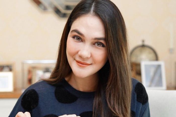 Luna Maya Pamerkan Foto Foto Masa Muda Sang Kakek Yang Berwajah Bule