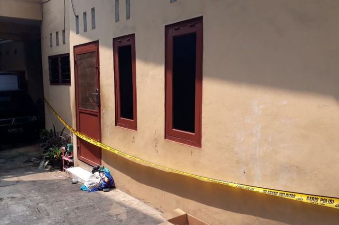 Pembunuhan Satu Keluarga di Bekasi: Tetangga Lihat Pintu Rumah Korban