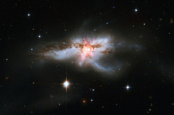 Bagaimana Jadinya Kalau Galaksi Bima Sakti dan Andromeda Bertabrakan