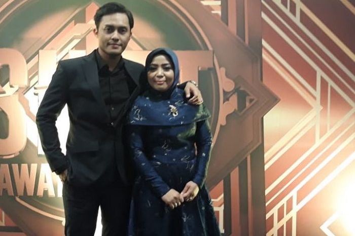 40 Gambar Pacaran Romantis Islami HD Terbaru