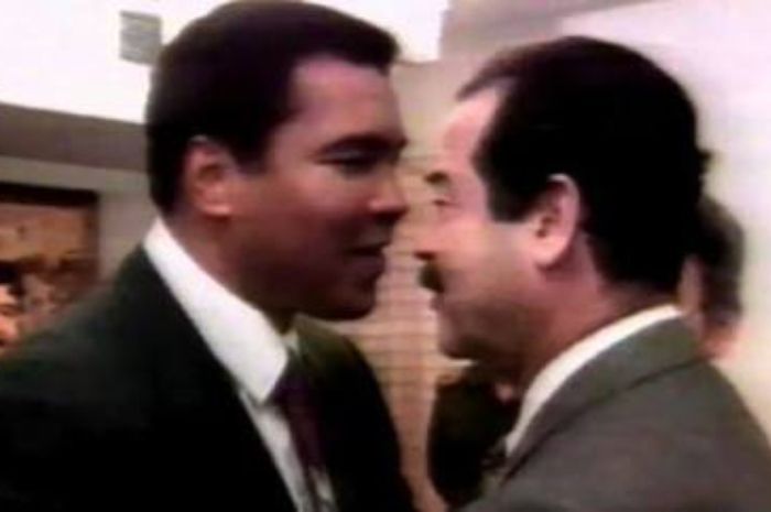Pertemuan Muhammad Ali dengan Saddam Husein di Irak