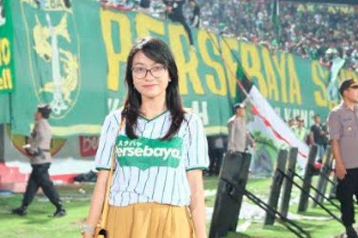 Seorang Bonita bernama Arini MJ mengatakan ada perbedaan ketika menyaksikan Persebaya pada zaman dahulu dan sekarang.