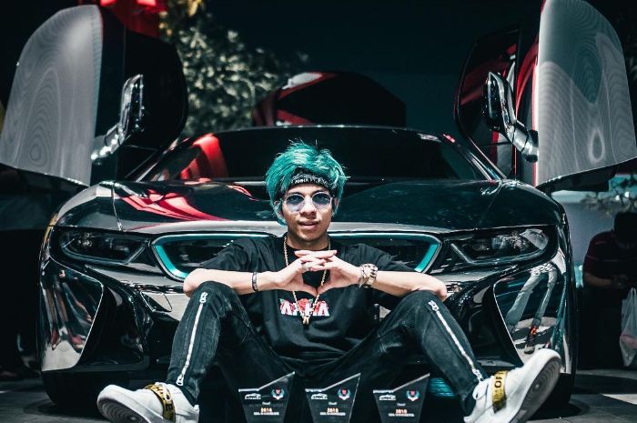 Intip Koleksi Mobil Mewah Atta Halilintar, Salah Satunya BMW I8 Chrome ...