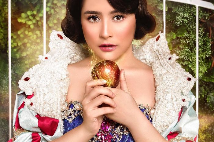 Prilly Latuconsina as Snow White