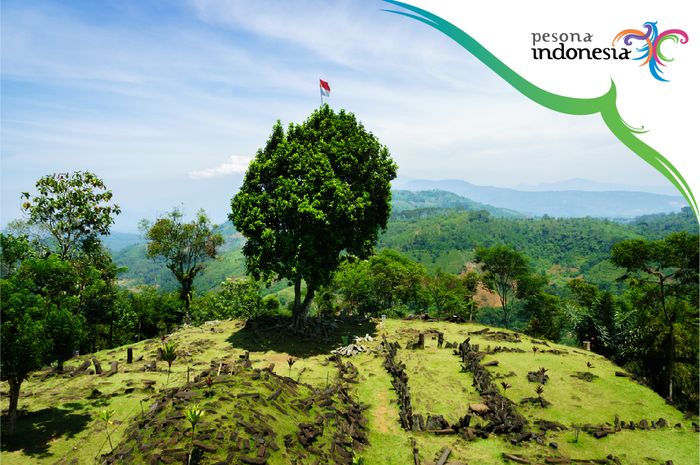 Menapaki Bebatuan Lampau yang Indah  di Gunung  Padang  Jawa 