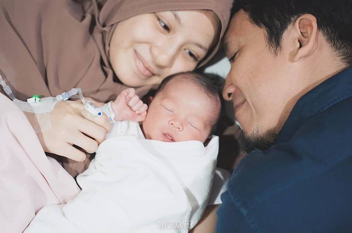 Dianugerahi Anak LakiLaki Pertama, Ini Arti Nama Putra Desta dan