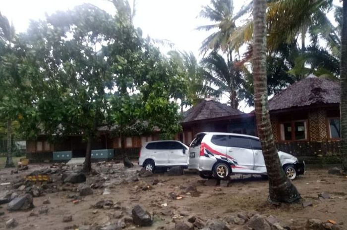 Pesan BMKG dan BNPB kepada warga di sepanjang pantai daerah Serang, Banten