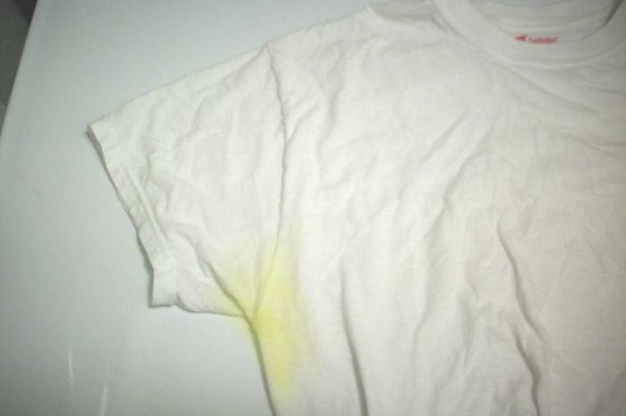  Cara  Mudah Menghilangkan  Noda  Kuning  di  Bagian Ketiak Baju  