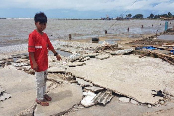 Danu (12) korban tsunami Banten.