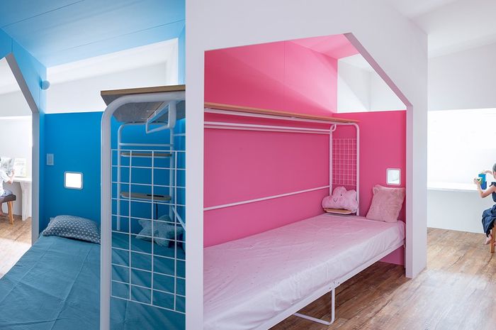 Inspirasi Desain Organik Dengan Ekstensi Warna Untuk Kamar Tidur