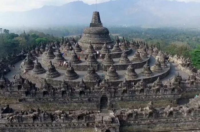 Mengungkap Misteri Jam Raksasa Candi Borobudur yang Tak 